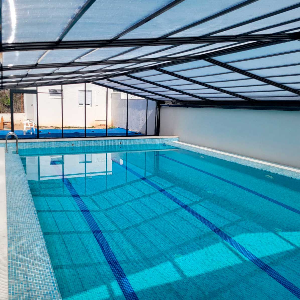 Polycarbonate pool cover